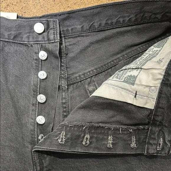 Levi's Women's Black Denim 501 Red Tag Shorts Size 34 Button Front - Picture 2 of 9